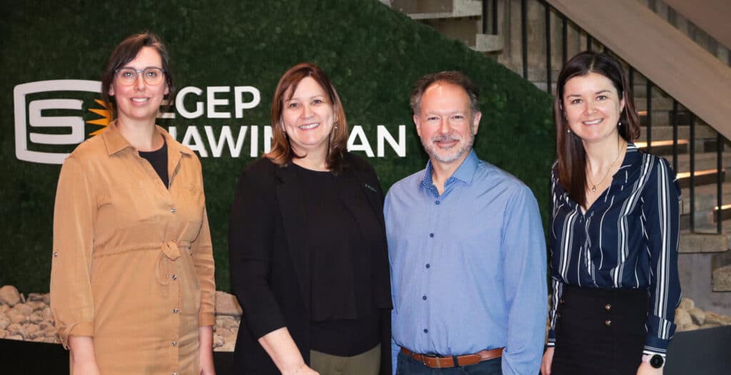 Sur la photo, dans l’ordre habituel : Mme Catherine Côté-Denis, conseillère pédagogique au Service de formation continue, Mme Nathalie Houle, directrice des affaires étudiantes et des communications,
M. Jean-François Léveillé, directeur général du Cégep et Mme Catherine Douville, gestionnaire au recrutement et au développement international.
Absent sur la photo, M. Alain Tousignant, coordonnateur de l’AEC Techniques de gestion des eaux.